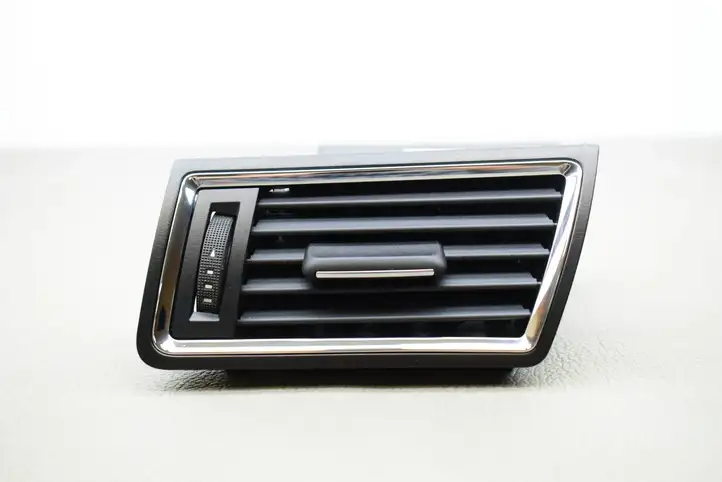 Skoda Rapid (NH) (2012 - 2019) 5JA819701D Воздушная решетка панели — фото 1