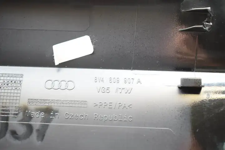 Audi A3/S3 8V (2012 - 2016) 8V4809907A Отделка лючка топливного бака — фото 2