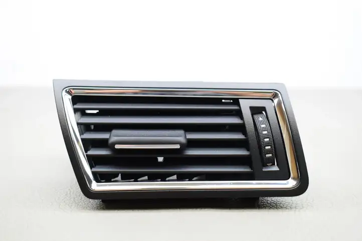 Skoda Rapid (NH) (2012 - 2019) 5JA819702D Воздушная решетка панели — фото 1