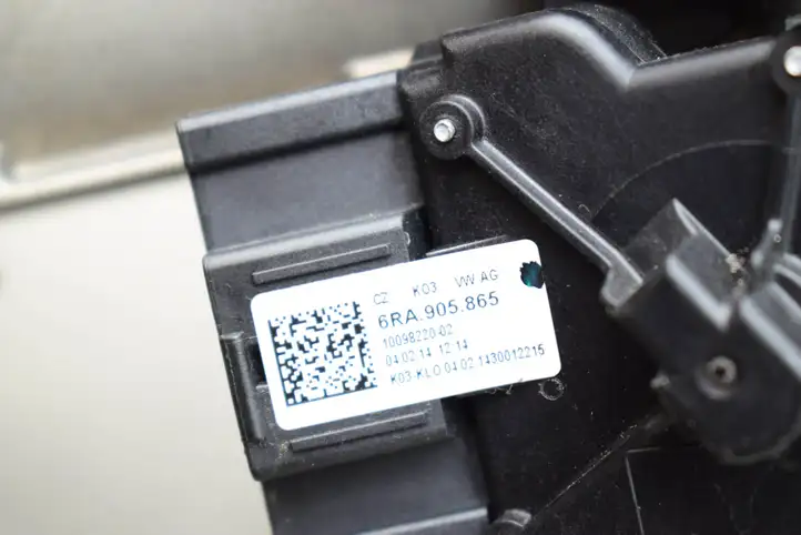 Skoda Rapid (NH) (2012 - 2019) 6R1423510AP Вал рулевой колонки — фото 3