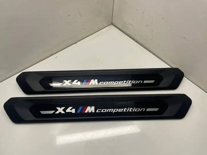 BMW X4M F98 (2019 - ) 8077613 Внутренняя обшивка порога (комплект) — фото 1