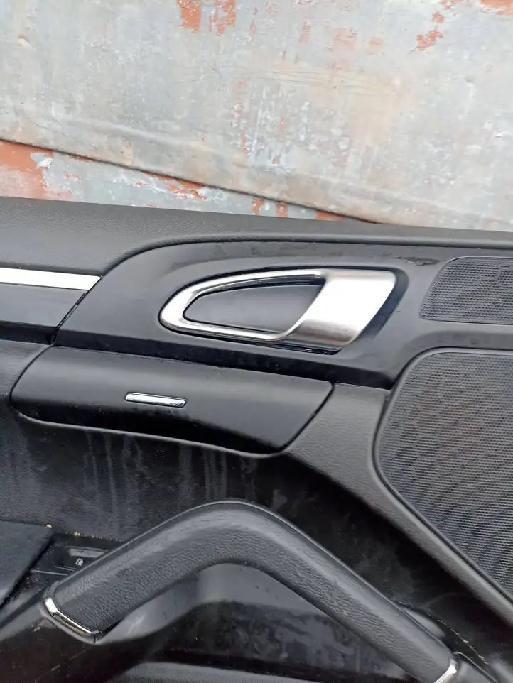 Porsche Cayenne (92A) (2011 - 2017) Обшивка задней двери — фото 2