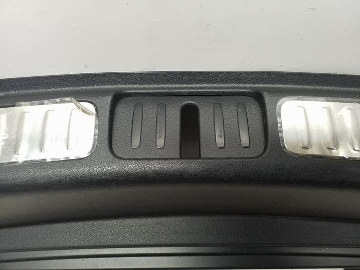Porsche Macan (2014 - 2018)  95B864483J Отделка порога багажника
