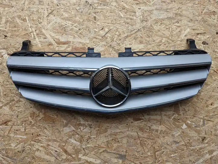 Mercedes-Benz R W251 (2005 - 2013) A2518880223 Верхняя решетка радиатора — фото 1