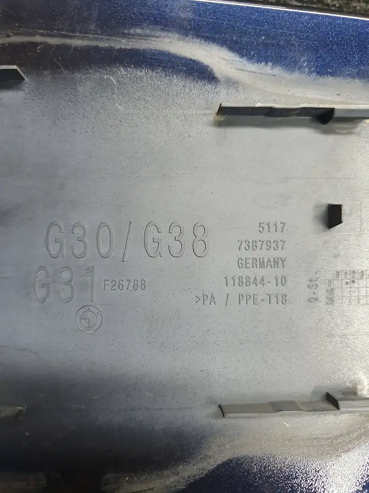 BMW 5 G30 G31 (2016 - ) 7387937 Крышка зарядного разъема — фото 4