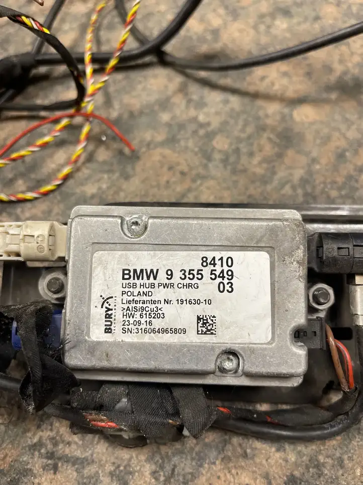 BMW X6 F16 (2014 - 2017) 9355549 USB модуль — фото 2