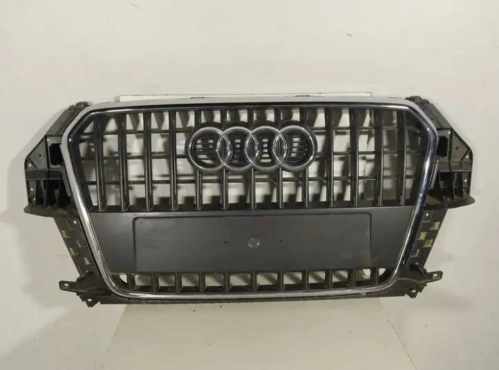 Audi Q3 8U (2011 - 2014) 8U0853651H Верхняя решетка радиатора — фото 1