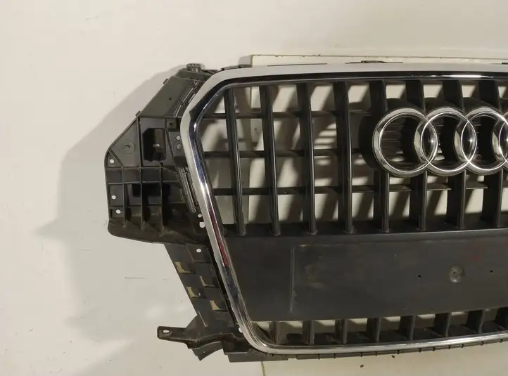 Audi Q3 8U (2011 - 2014) 8U0853651H Верхняя решетка радиатора — фото 2