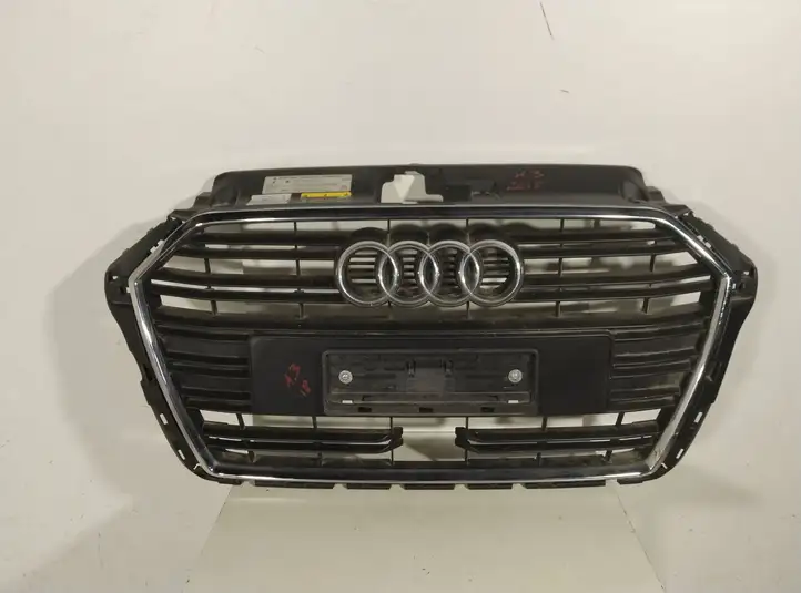 Audi A3/S3 8V (2016 - 2020) 8V3853651AB Верхняя решетка радиатора — фото 1