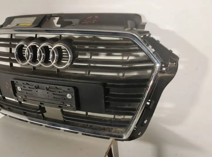 Audi A3/S3 8V (2016 - 2020) 8V3853651AB Верхняя решетка радиатора — фото 3
