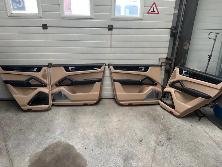 Porsche Cayenne (9Y0 9Y3) (2018 - ) Обшивка передней двери — фото 1