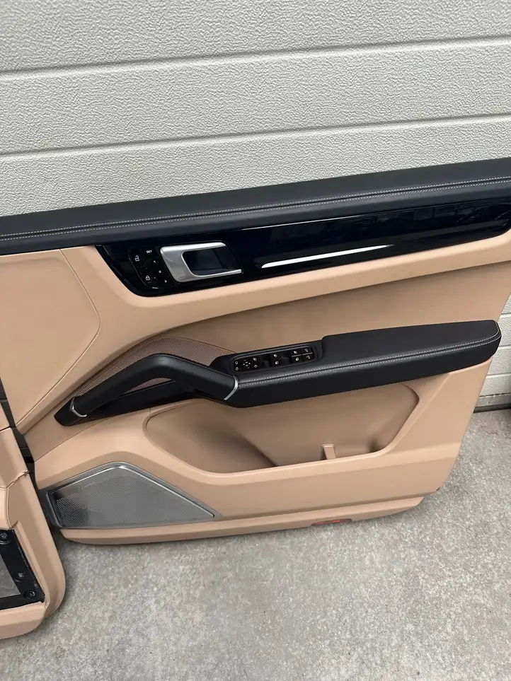 Porsche Cayenne (9Y0 9Y3) (2018 - ) Обшивка передней двери — фото 4