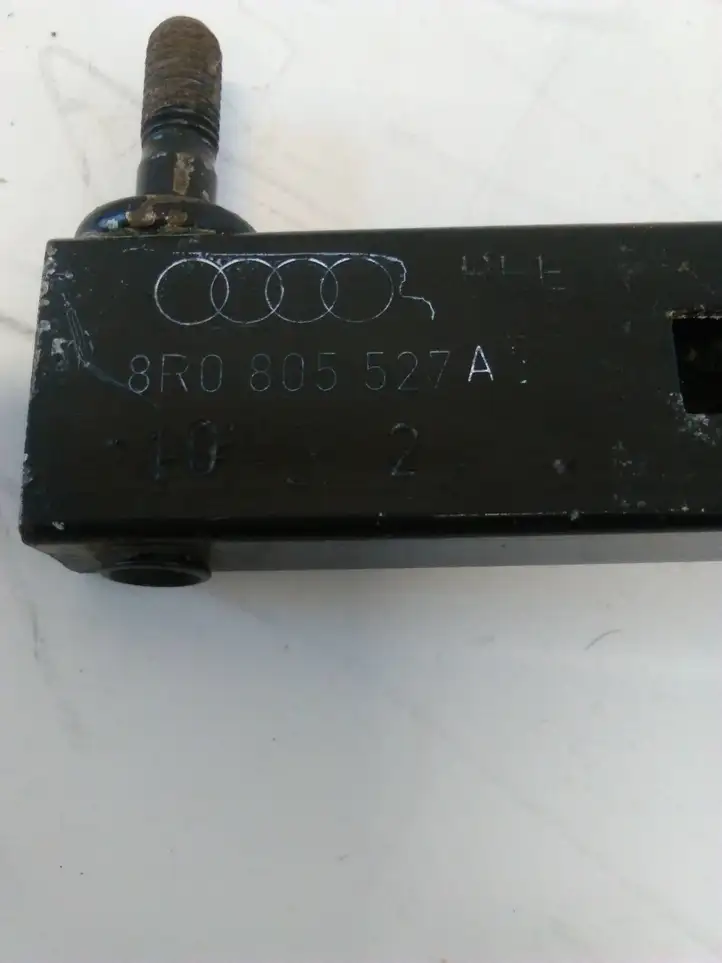 Audi Q5 SQ5 (2008 - 2012) 8R0805527A Кронштейн панели радиатора — фото 2