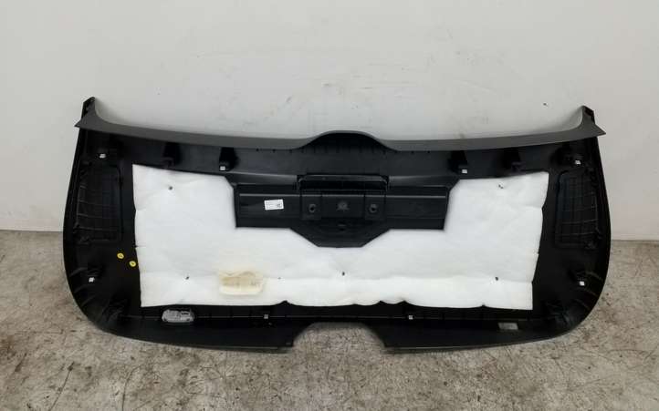 Volkswagen Touareg II (2010 - 2018)  7P6867601 Обшивка крышки багажника