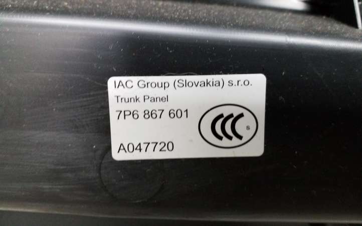 Volkswagen Touareg II (2010 - 2018)  7P6867601 Обшивка крышки багажника