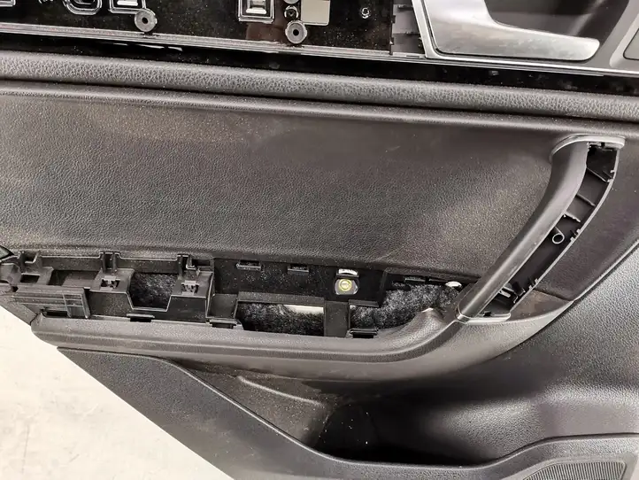 Volkswagen Touareg II (2010 - 2018) 7P1867211 Обшивка задней двери — фото 6