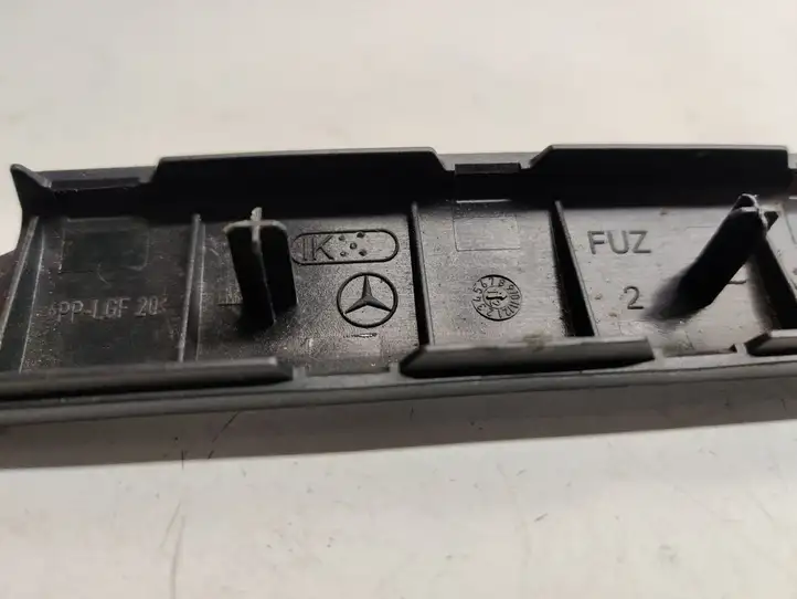 Mercedes-Benz C W204 (2007 - 2014) A2047431772 Прочие детали салона — фото 10