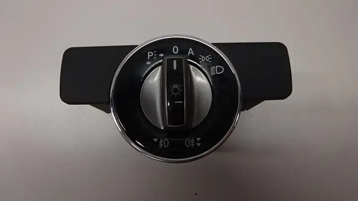 Mercedes-Benz C W204 (2007 - 2014) A2045453104 Включатель фонарей — фото 1