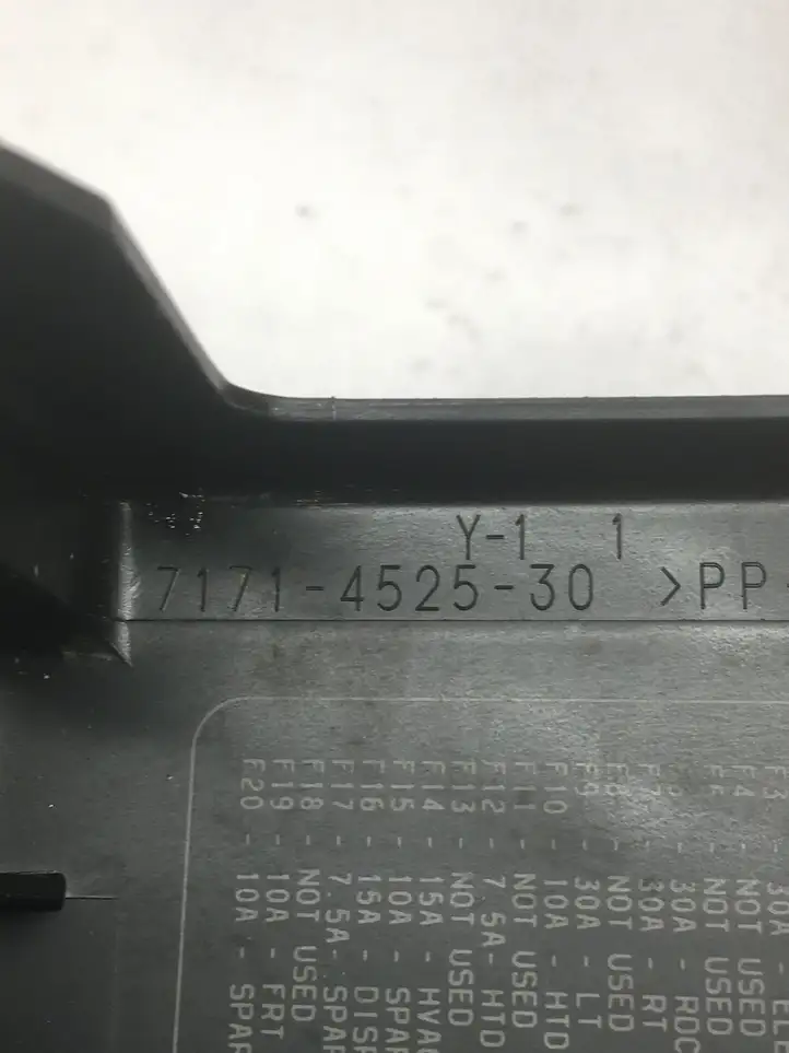 Chevrolet Camaro (2018 - ) 7171452530 Крышка ящика предохранителей — фото 9