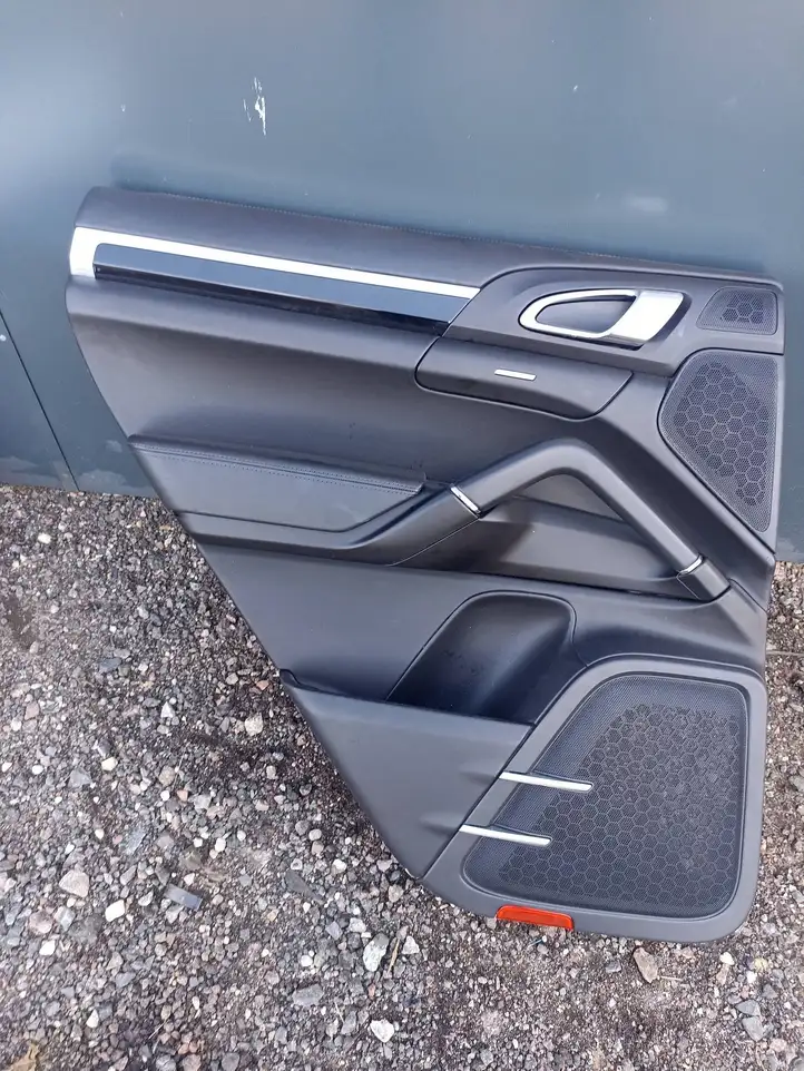 Porsche Cayenne (92A) (2011 - 2017) Обшивка задней двери — фото 5