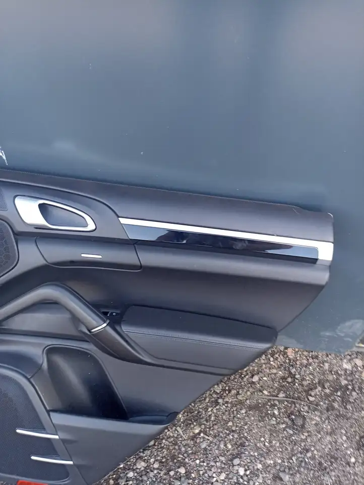 Porsche Cayenne (92A) (2011 - 2017) Обшивка задней двери — фото 2