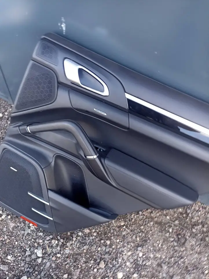 Porsche Cayenne (92A) (2011 - 2017) Обшивка задней двери — фото 3