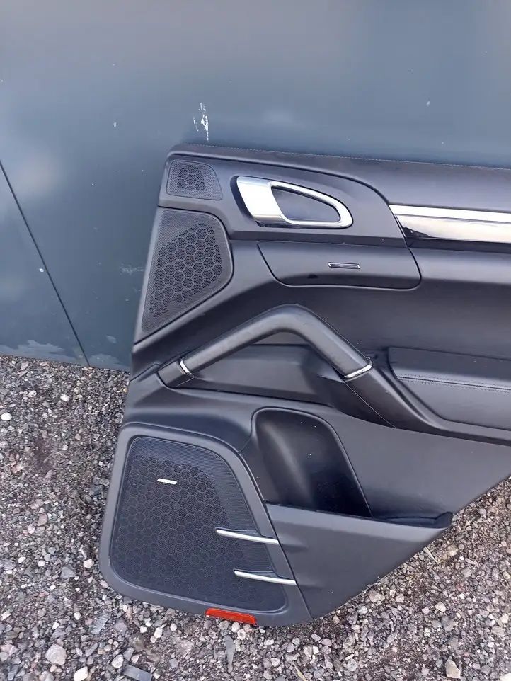 Porsche Cayenne (92A) (2011 - 2017) Обшивка задней двери — фото 4