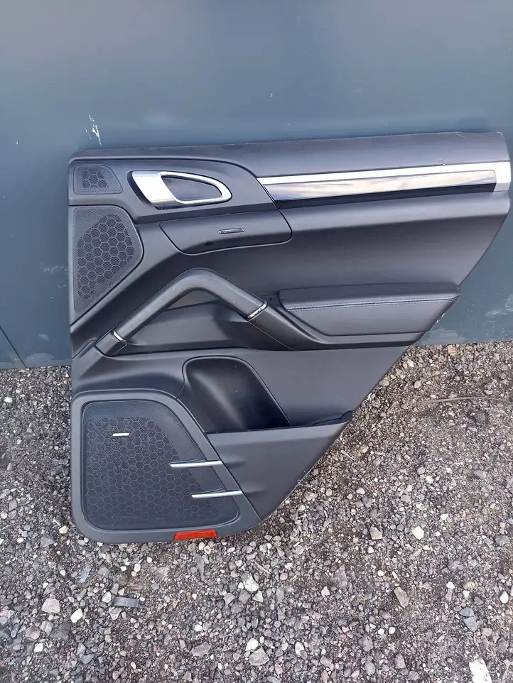 Porsche Cayenne (92A) (2011 - 2017) Обшивка задней двери — фото 5