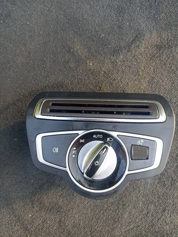 Mercedes-Benz C W205 (2014 - 2021) A2059057007 Включатель фонарей — фото 1
