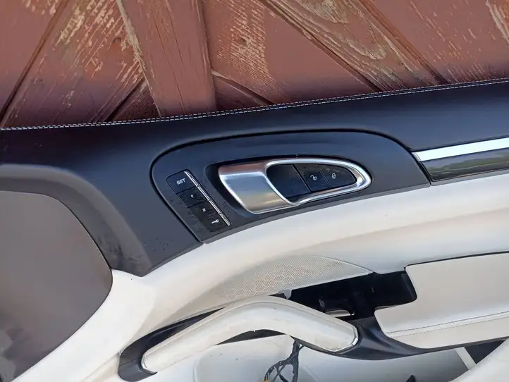 Porsche Cayenne (92A) (2011 - 2017) Обшивка передней двери — фото 9