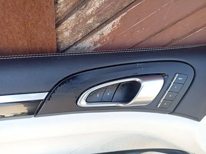 Porsche Cayenne (92A) (2011 - 2017) Обшивка передней двери — фото 9