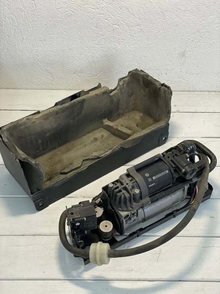 BMW 7 F01 (2008 - 2016) 6794465 Компрессор пневмоподвески — фото 1