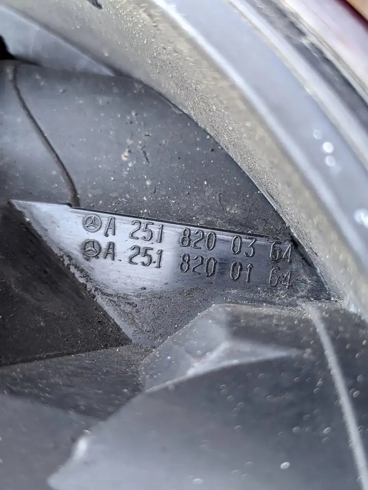 Mercedes-Benz R W251 (2005 - 2013) A2518200364 Задний фонарь в кузове — фото 2