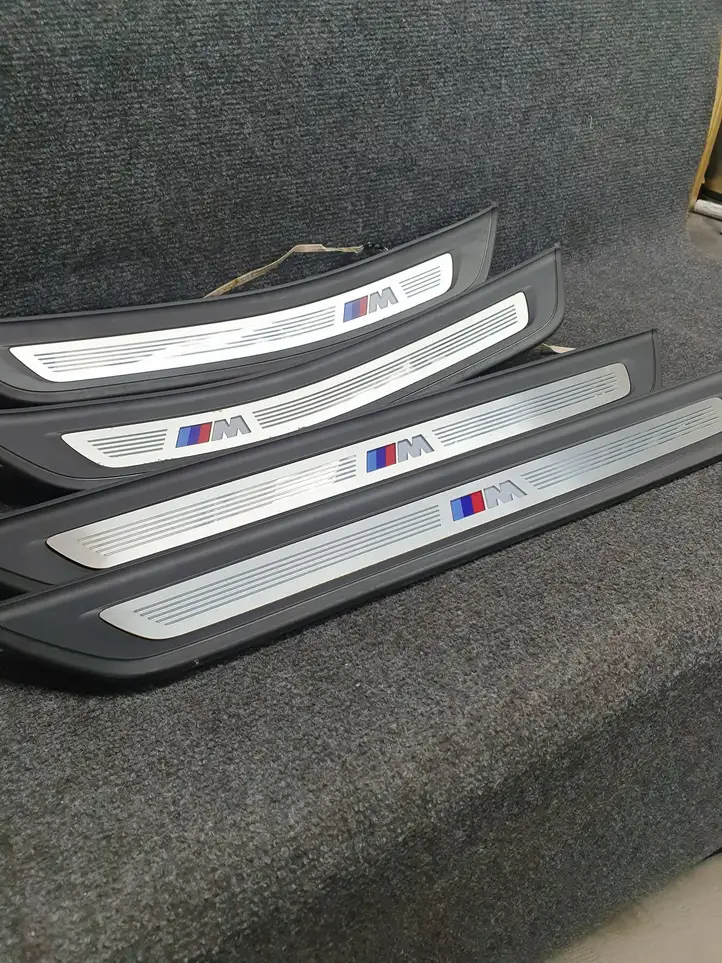 BMW 5 G30 G31 (2016 - ) 8061056 Внутренняя обшивка порога (комплект) — фото 1