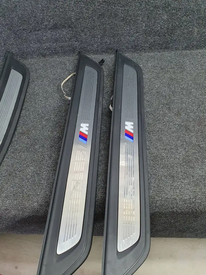 BMW 5 G30 G31 (2016 - ) 8061056 Внутренняя обшивка порога (комплект) — фото 3