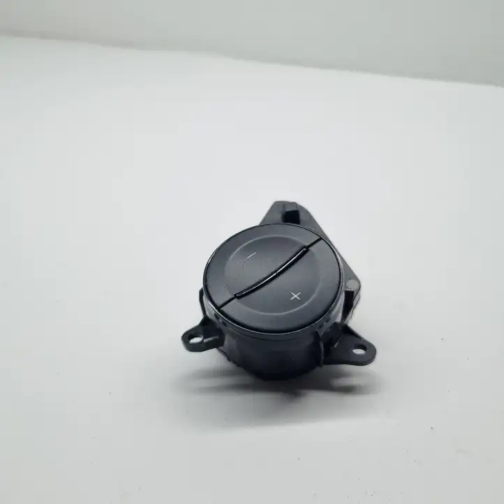 Mercedes-Benz C W204 (2007 - 2014) A2048210451 Кнопки на рулевом колесе — фото 3