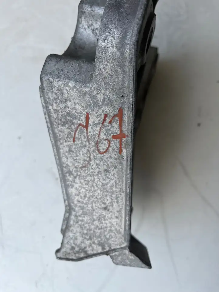 BMW 3 F30 F35 F31 (2012 - 2018) 2211678909302 Кронштейн двигателя — фото 4