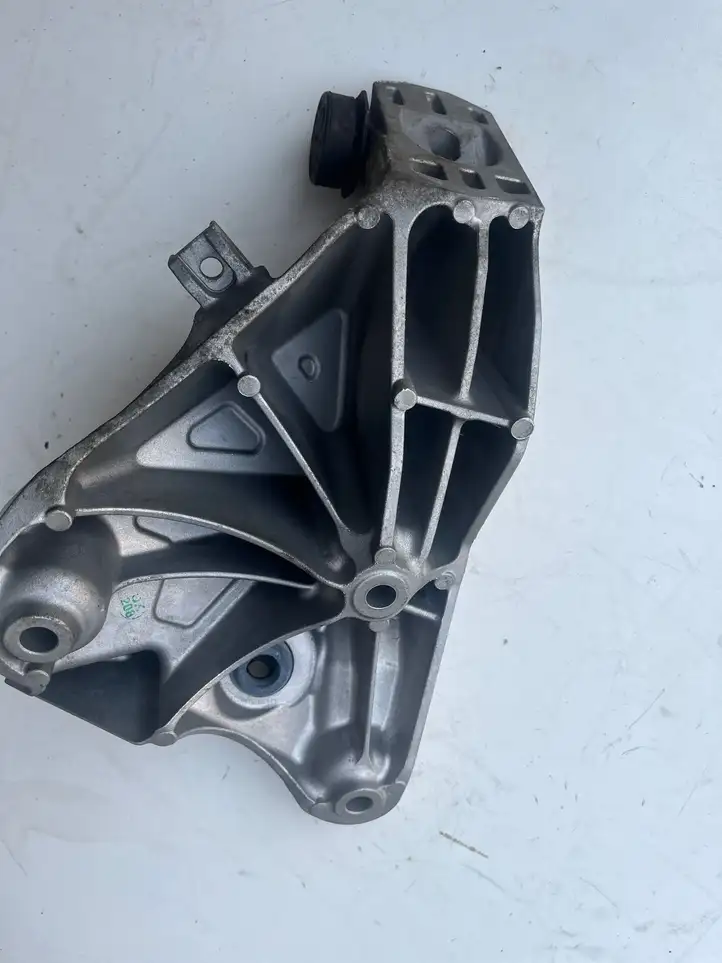 BMW X5 F15 (2013 - 2017) 2211687628301 Кронштейн двигателя — фото 3