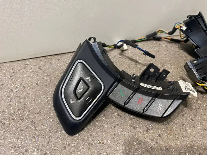 Land Rover Evoque I (2011 - 2015) BJ3213D767FD Кнопки на рулевом колесе — фото 4