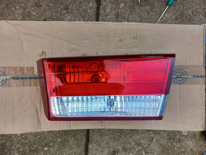 Hyundai Sonata (2003 - 2007) 924043K0 Задний фонарь в кузове — фото 1