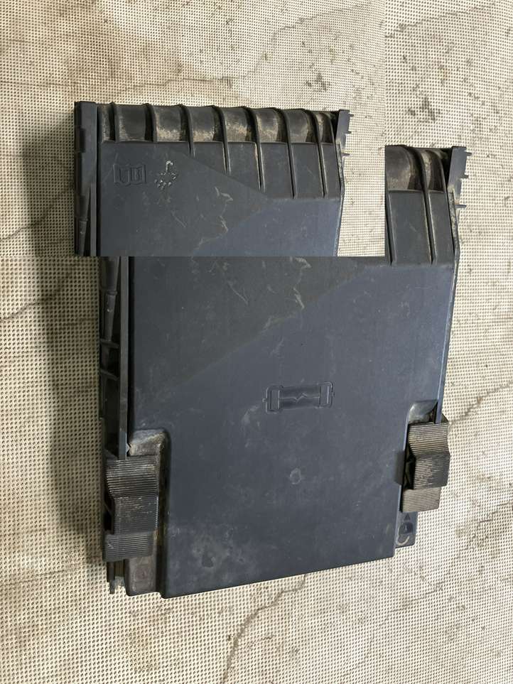 Seat Altea (2004 - 2009)  1K0937132F Крышка ящика предохранителей