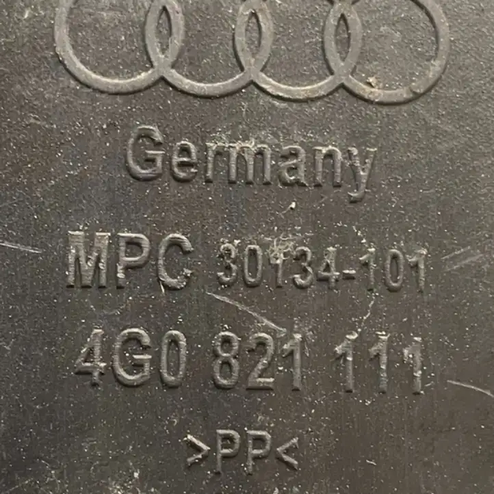Audi A6 C7 (2014 - 2018) 4G0821111 Накладка крыла — фото 1