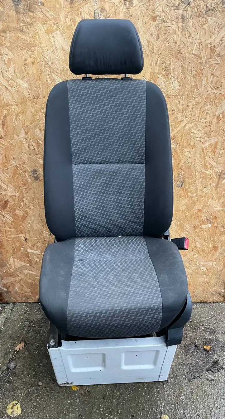 Volkswagen Crafter (2006 - 2016) Переднее сиденье пассажира — фото 1
