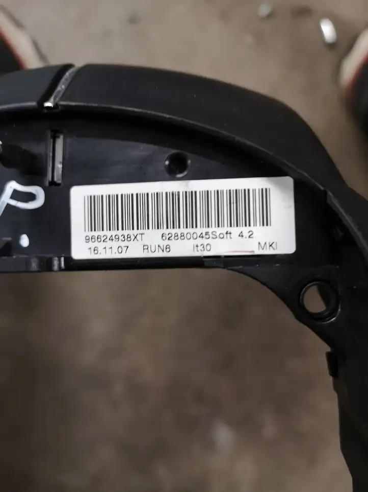 Citroen C4 I Picasso (2006 - 2013) 96624938XT Кнопки на рулевом колесе — фото 6