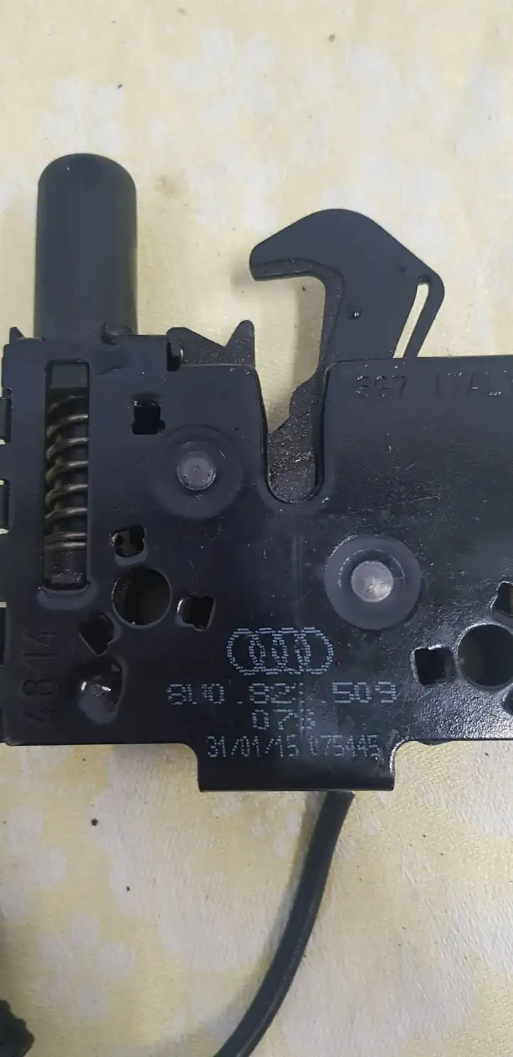 Audi A4 S4 B9 (2015 - 2019) 8W0823509 Замок капота — фото 3