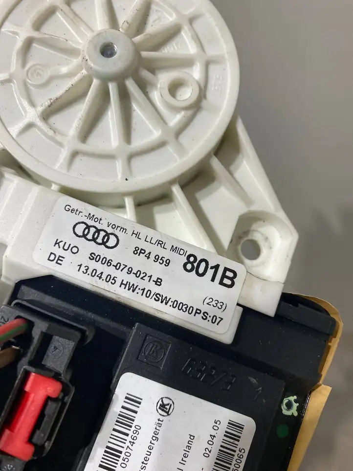 Audi A3/S3 8P (2004 - 2008) 8P4959801B Стеклоподъемник задней двери — фото 4