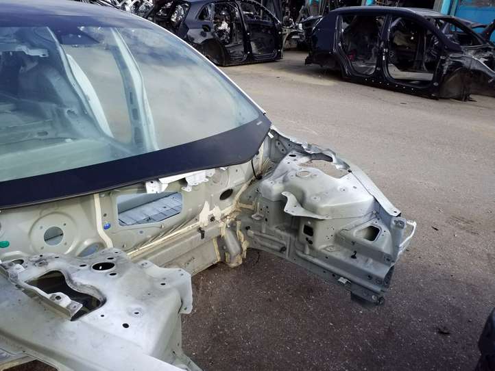 Tesla Model 3 (2017 - 2023)   Передняя четверть