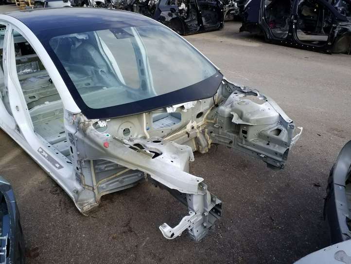Tesla Model 3 (2017 - 2023)   Лонжерон