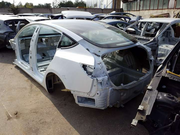 Tesla Model 3 (2017 - 2023)   Задняя четверть
