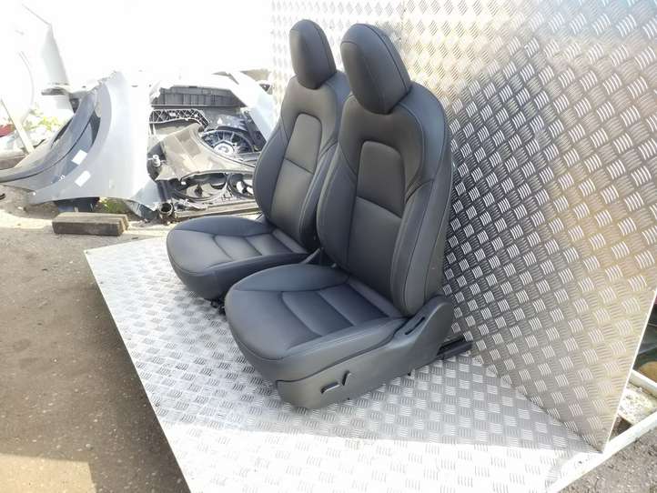 Tesla Model 3 (2017 - 2023)   Комплект салона